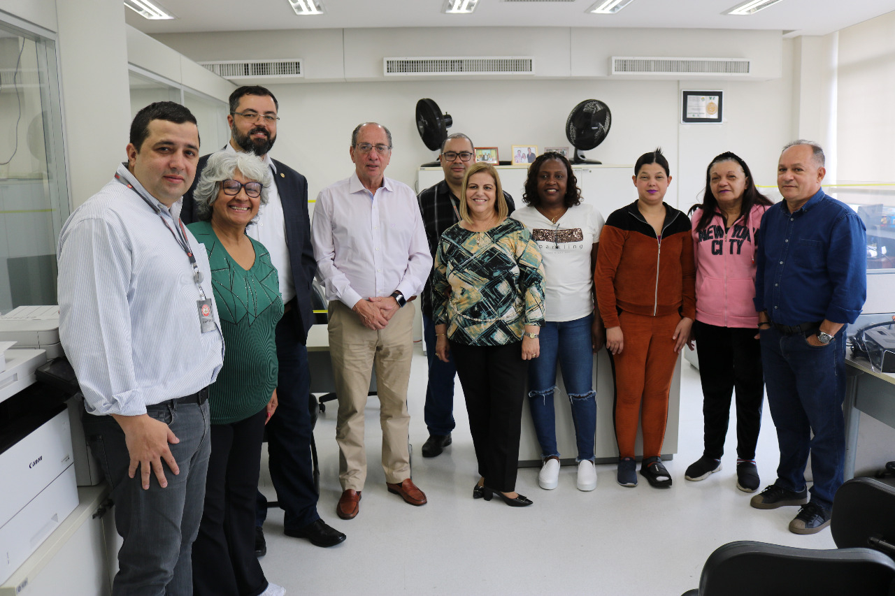 Vanderlei Barbosa dos Santos, superintendente regional do INSS visita sede do SECSP