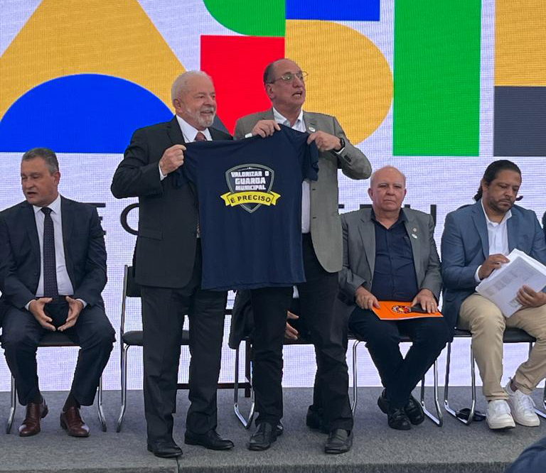 SIGMUC integra comitiva de sindicatos em evento com Lula e ministro do Trabalho