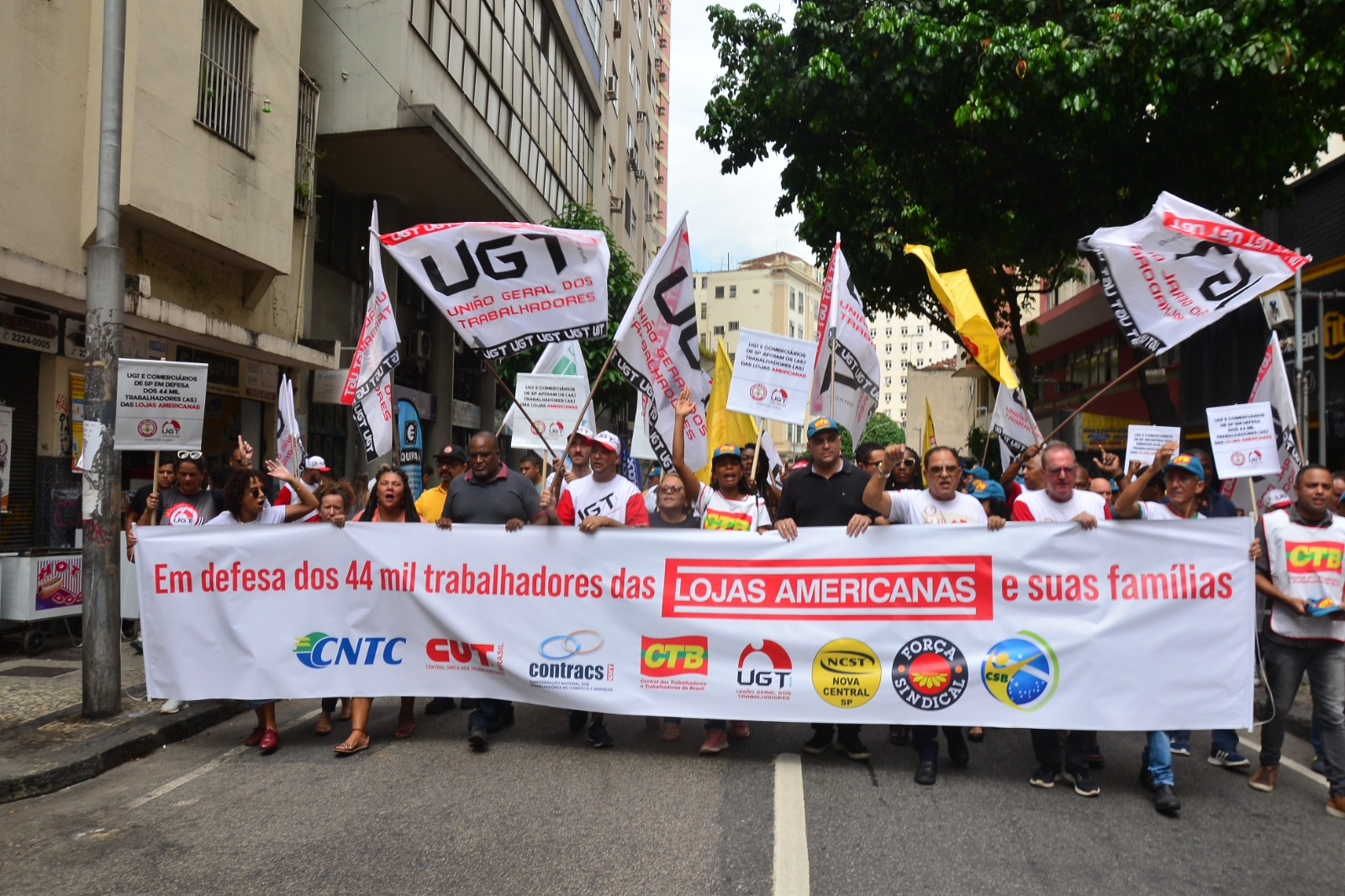 Ato unitário em defesa dos trabalhadores das Americanas reúne movimento sindical no centro do RJ