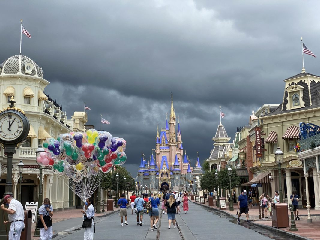 Para os trabalhadores, não há magia no Disney Magic Kingdom