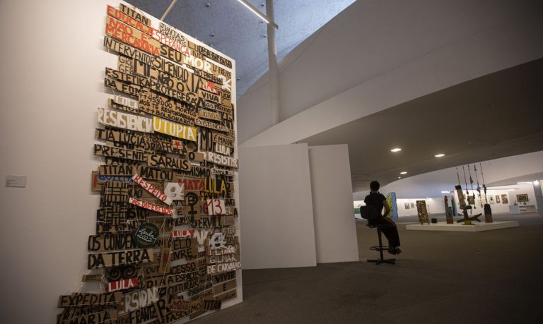 Um mês após atos golpistas, exposição em Brasília celebra a democracia