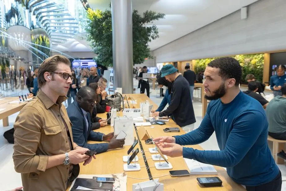 APPLE PRESSIONA PARA IMPEDIR QUE TRABALHADORES DE SUAS LOJAS SE SINDICALIZEM