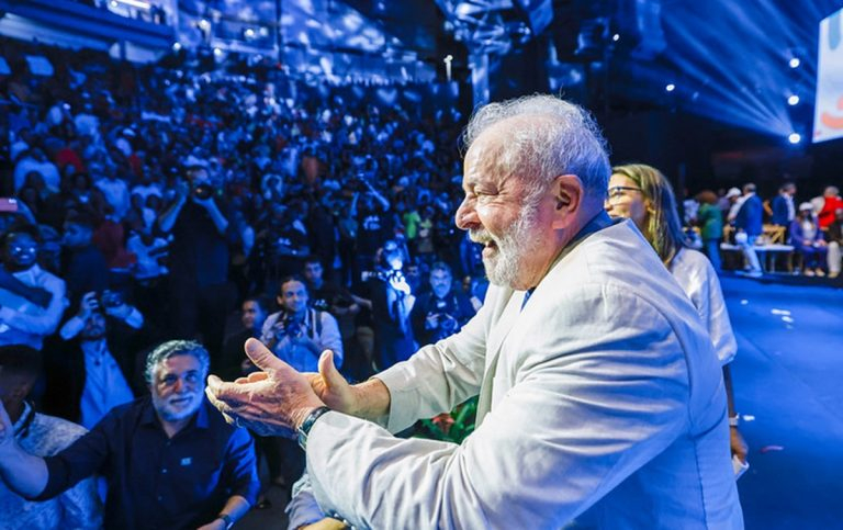 Lula é aprovado por 57,4% dos brasileiros, mostra pesquisa