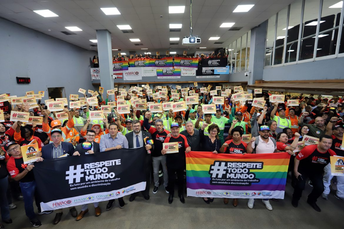 Mais de 500 trabalhadores, dirigentes sindicais, autoridades e Governo Federal marcam presença no lançamento da campanha #Respeite Todo Mundo, da FEMACO