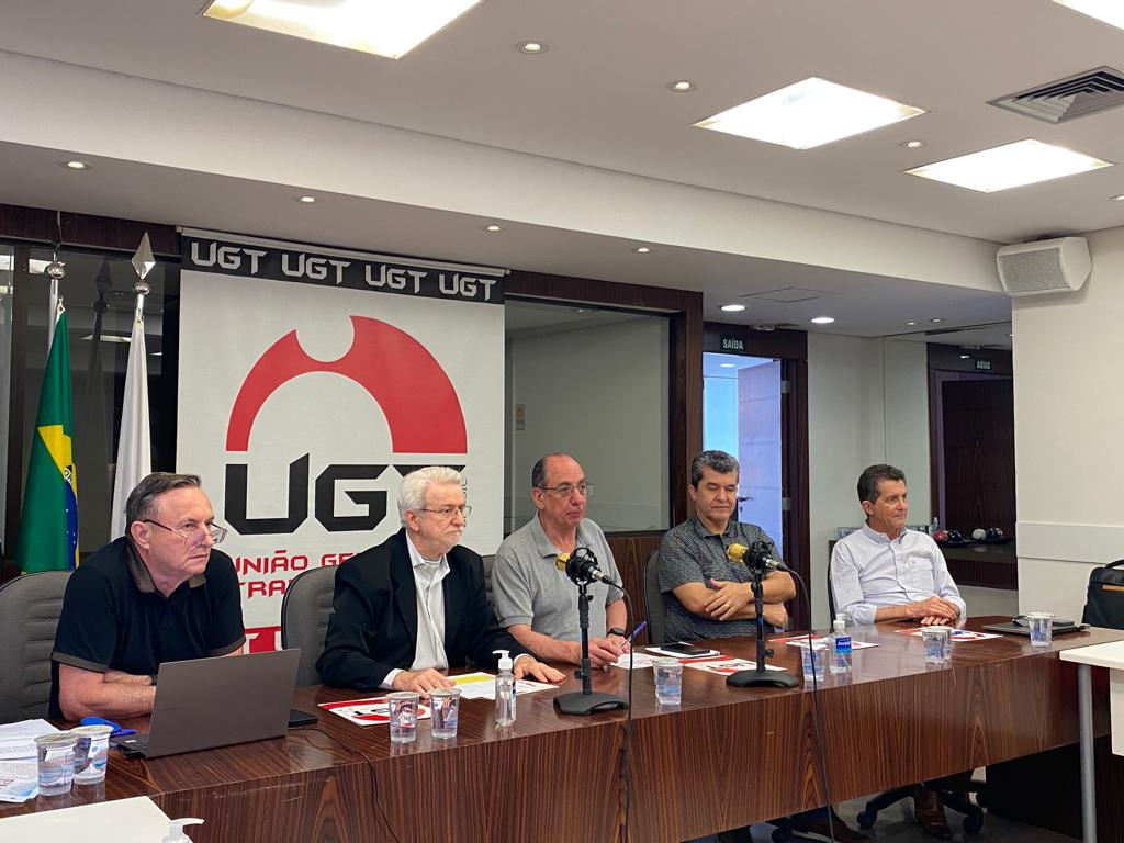 UGT promove reunião com servidores públicos de País