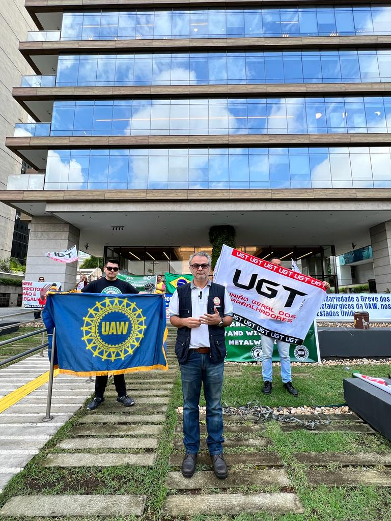 UGT e SECSP participam de ato em solidariedade a Greve dos Metalúrgicos da UAW