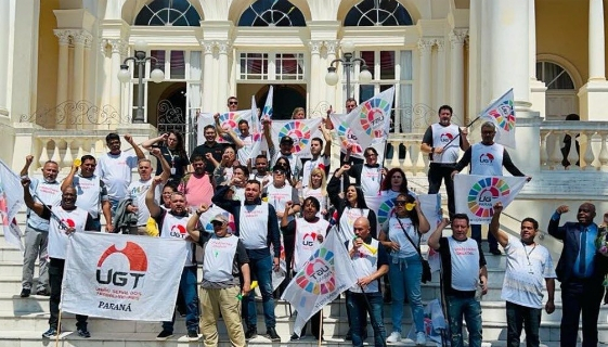 UGT e Sinpospetro se manifestam contra o racismo em frente à Câmara Municipal de Curitiba