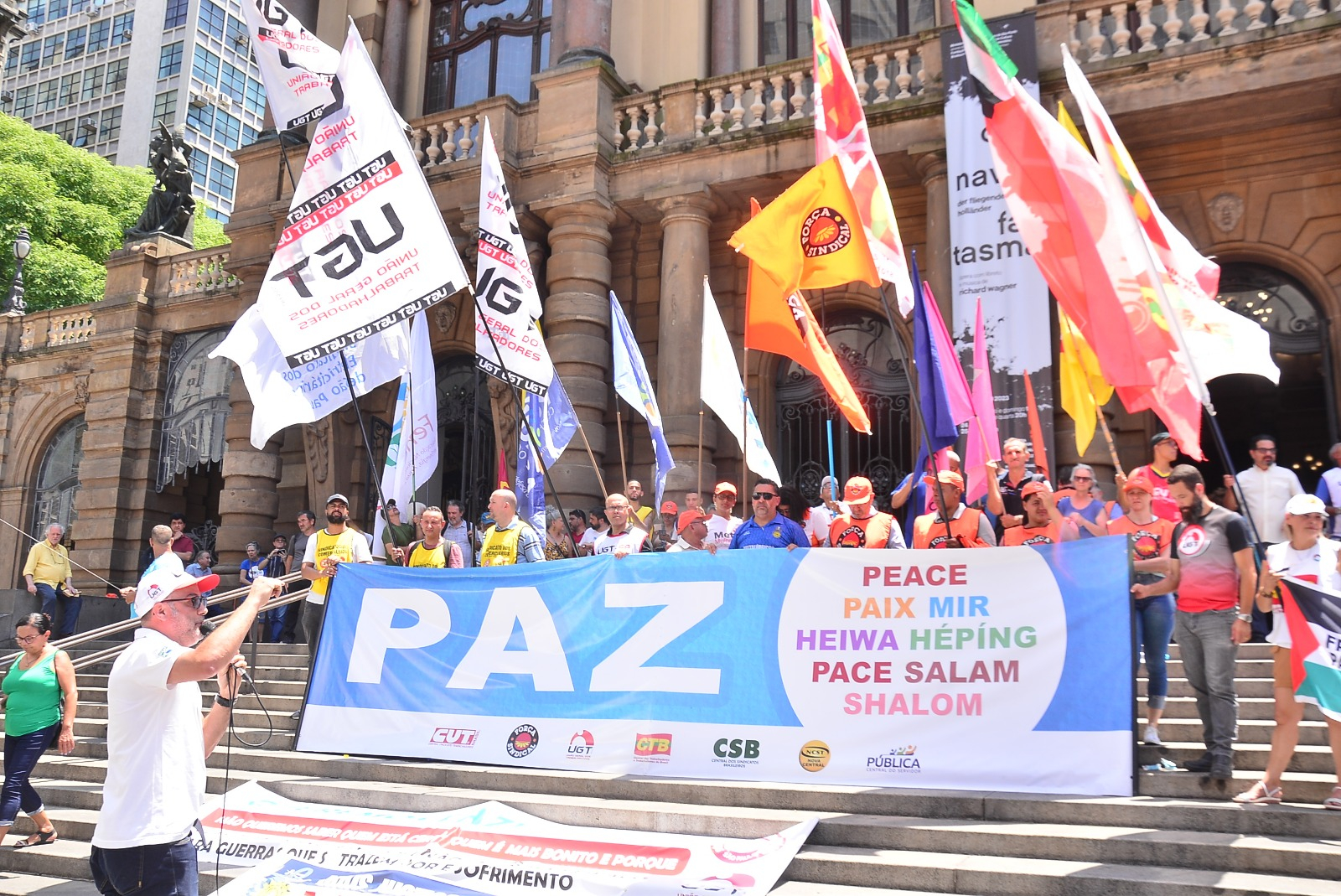 Ato pela paz reúne movimento sindical