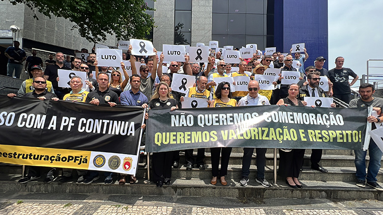 Mobilização reúne mais de 200 policiais federais na Superintendência em São Paulo