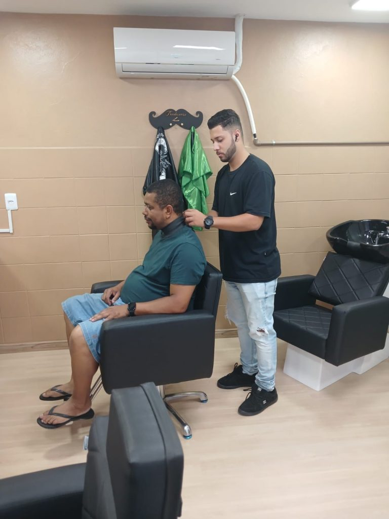Sindicato dos Frentistas de Jundiaí oferece serviços gratuito de cabeleireiro e barbearia