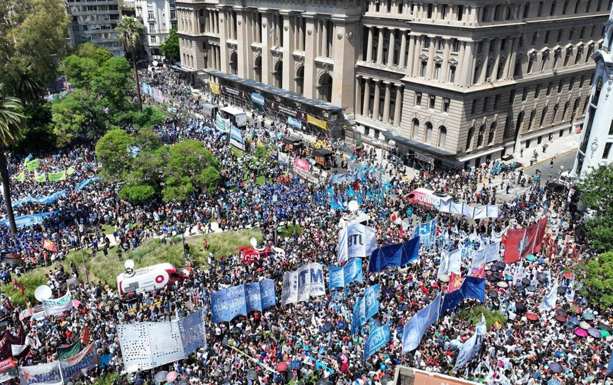 Maior central sindical da Argentina convoca segunda greve geral contra recessão provocada por Milei