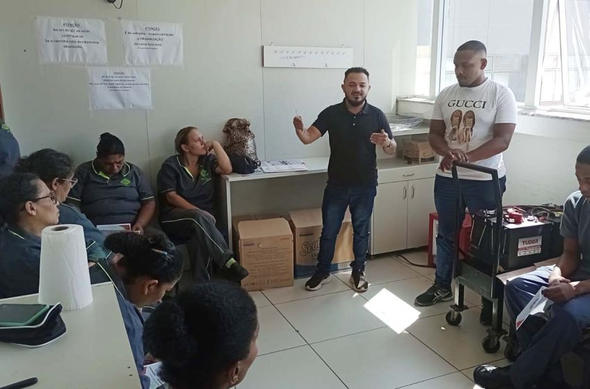 SIEMACO-SP matricula mais 22 trabalhadores no programa de Educação Continuada-EJA