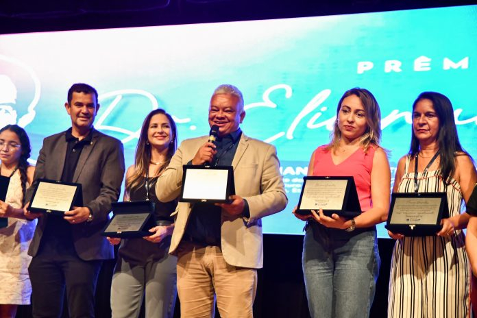 Diretores do Sindate recebem Prêmio Elioenai Dornelles na Semana da Enfermagem do Coren-DF
