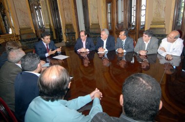 Aécio Neves recebe lideranças da União Geral dos Trabalhadores