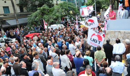 Aposentados da CESP protestam contra aumento de plano de saúde