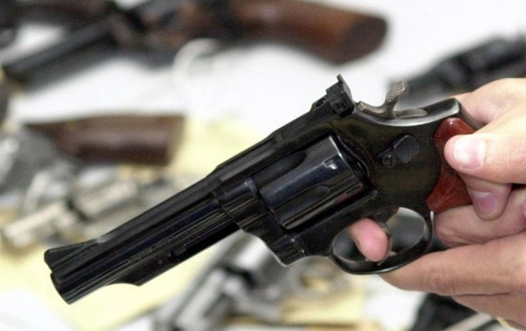 Arma de fogo é o principal instrumento usado para assassinatos de mulheres no Brasil