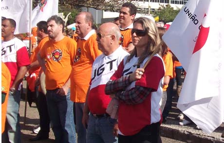 Ato das centrais em Florianópolis e Porto Alegre reúne 4 mil trabalhadores