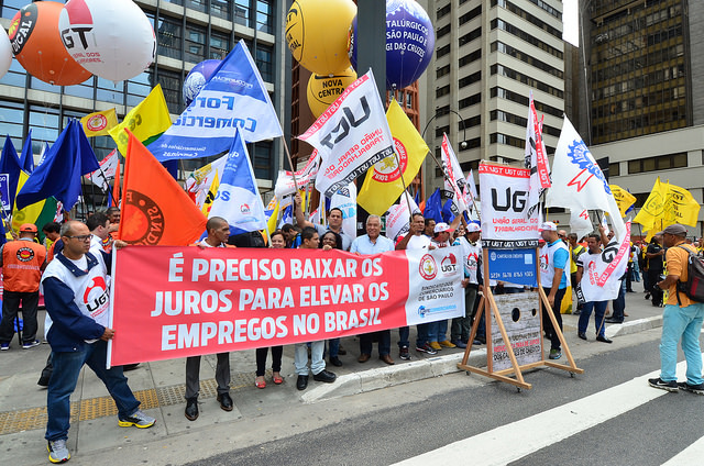 Ato unitário reúne UGT, Centrais Sindicais e Movimento estudantil na frente do Banco Central