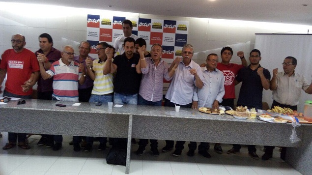 Centrais sindicais e Frentes Populares de Recife se reúnem para avaliar greve geral 
