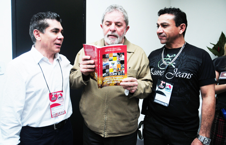 Chiquinho Pereira lança livro com história do sindicato dos padeiros durante congresso da UGT