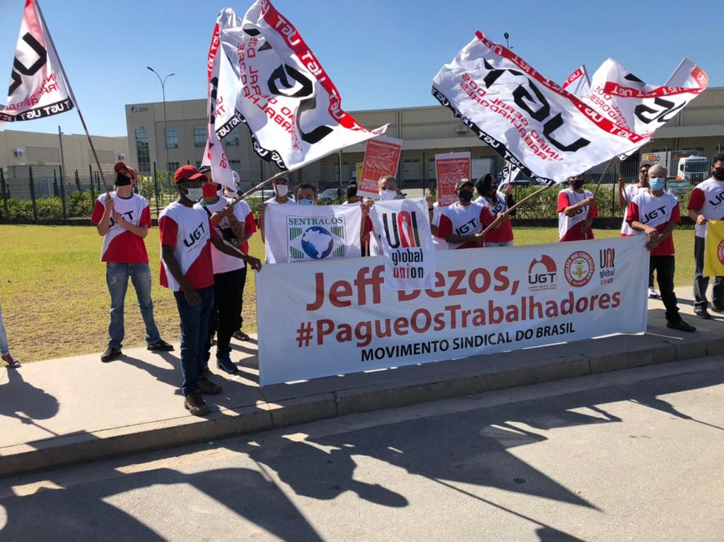Comerciários de São Paulo e a UGT Protestam conta ação da Amazon