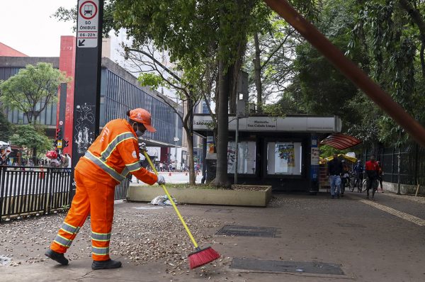 Comissão de Assuntos Sociais do Senado aprova regulamentação da atividade de gari