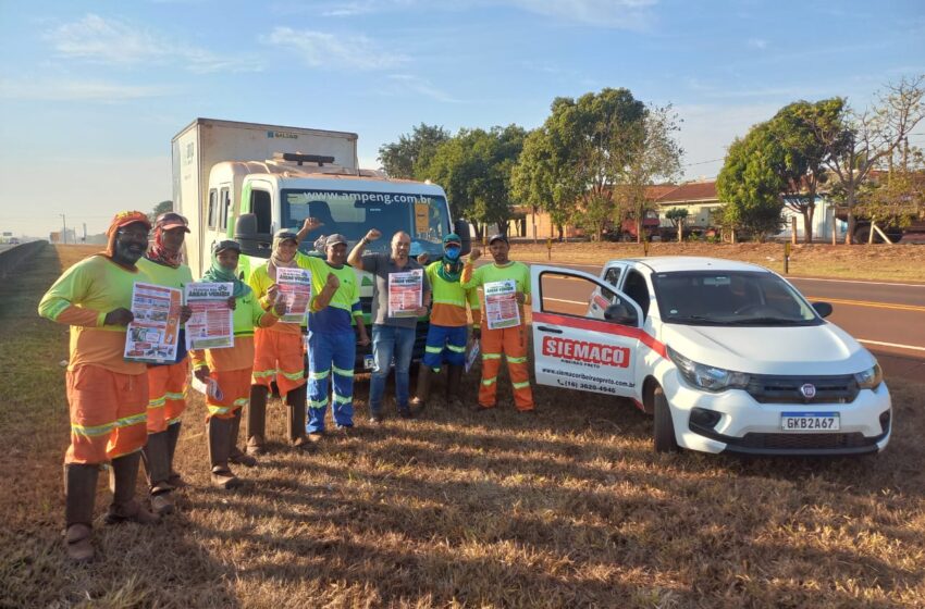 Equipe sindical distribui jornal de Áreas Verdes e mostra novas conquistas da convenção coletiva para a categoria