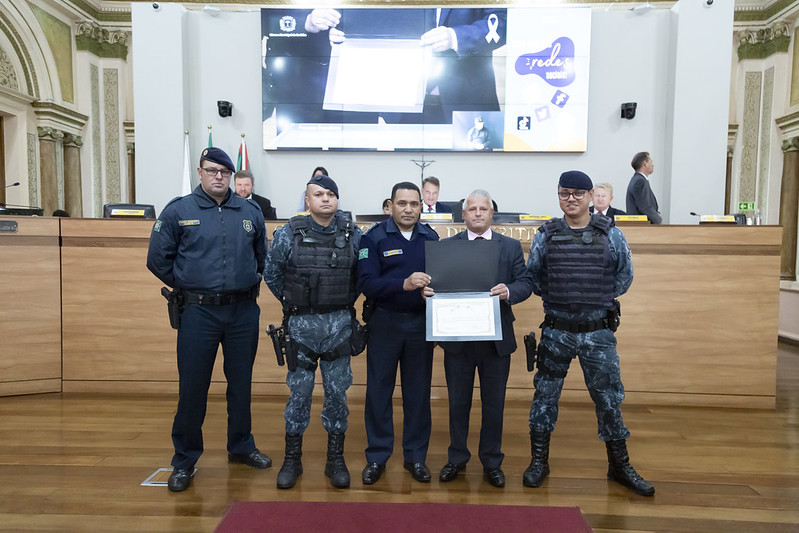 GUARDAS MUNICIPAIS SÃO HOMENAGEADOS PELA CÂMARA DE CURITIBA