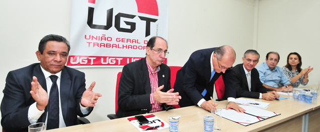 Governador de São Paulo sanciona terceira faixa do piso salarial na sede da UGT