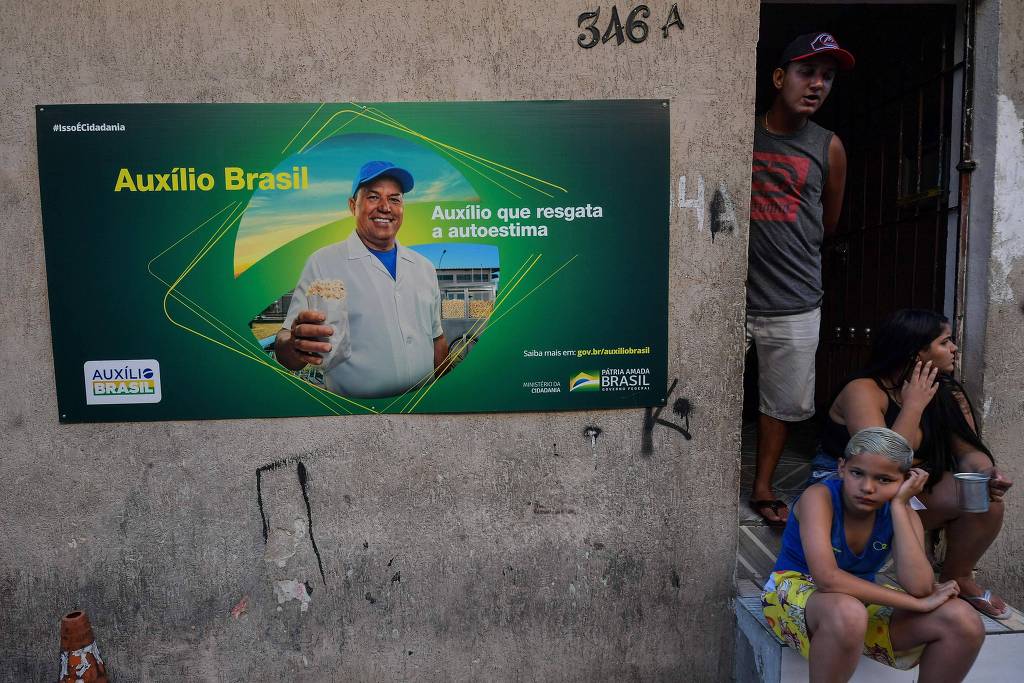Governo vai passar pente-fino no Auxílio Brasil para cortar benefícios