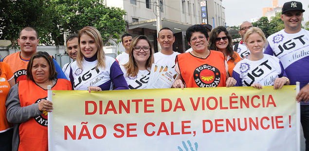Grande panfletagem, em SP, marca início de Campanha para o Fim da Violência Contra a Mulher
