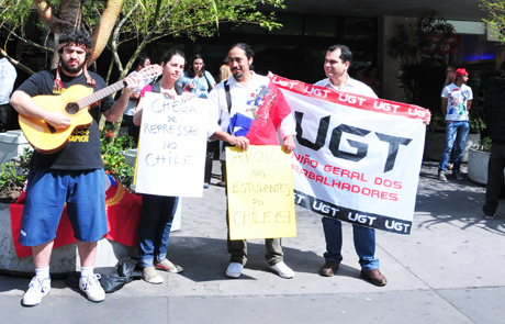Juventude da UGT participa de ato solidário aos estudantes chilenos