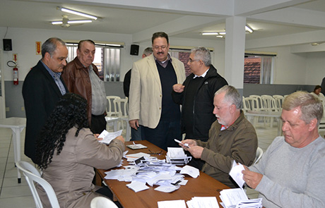 Livino Steffens é reeleito presidente do Sintex-SC