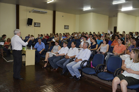 Mais de 400 servidores públicos participam de seminário no oeste paranaense