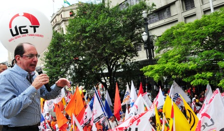 Manifestação no centro de São Paulo marca lançamento do 1º de Maio Unificado