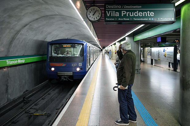 Metroviários de SP prometem greve para sexta contra aumento de jornada