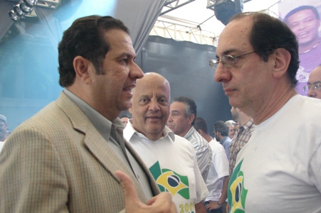 Ministro Carlos Lupi elogia a iniciativa do 1º de Maio Unificado