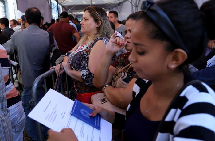 Pandemia atinge mais mulheres e participação feminina no mercado de trabalho retrocede ao nível de 2016