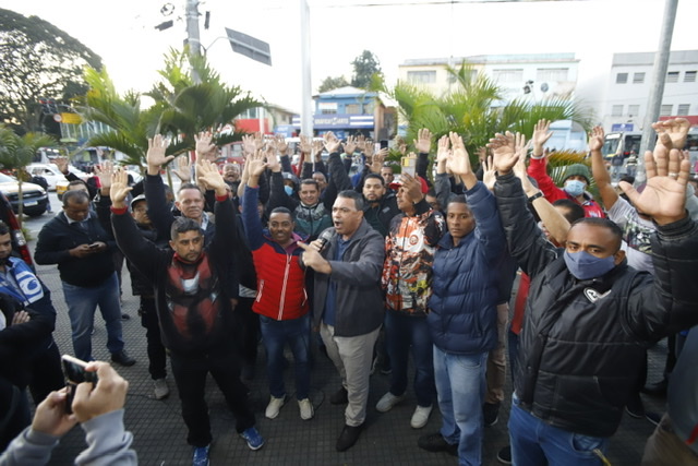 Por justiça, trabalhadores fazem protesto Terminal Campo Limpo