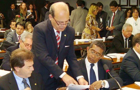 Roberto Santiago impede votação de terceirização sem ônus para empresas