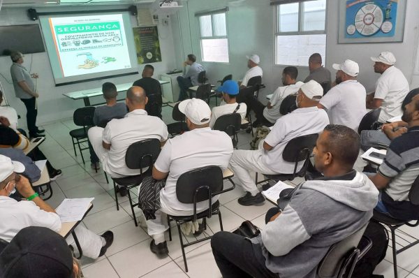 SIEMACO-SP participa de palestra sobre Coleta Hospitalar na EcoUrbis Garagem Leste