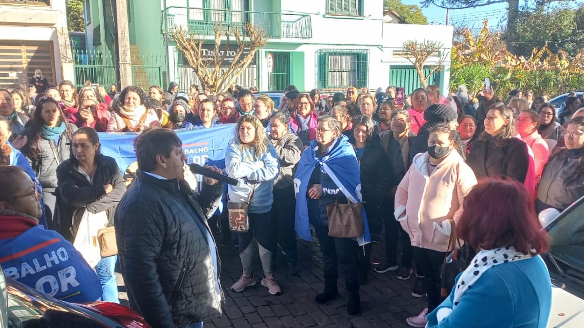 SINDILIMP e trabalhadores da limpeza e merenda da rede escolar de Caxias garantem pagamento dos salários