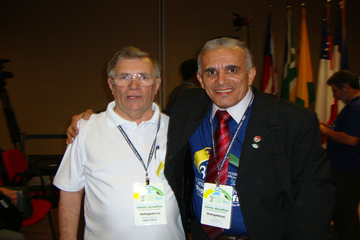Sindecom participa de congresso em Brasília