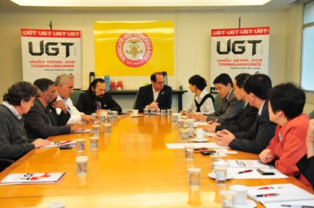 Sindicalistas de Shangai visitam a UGT.
