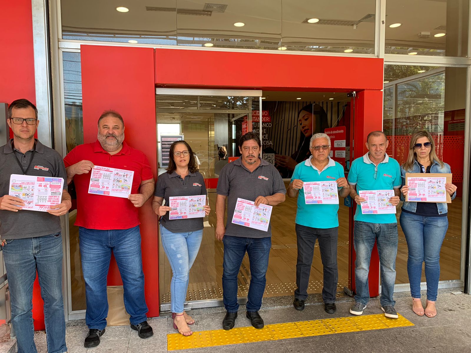 Sindicato de Franca realiza manifestações no Santander por mais contratações de funcionários