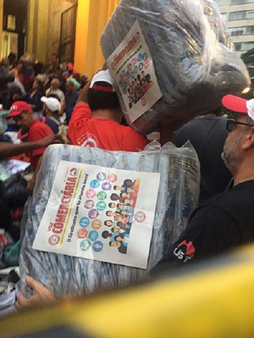 Sindicato dos Comerciários envia mantimentos e cobertores para os desabrigados de tragédia em SP