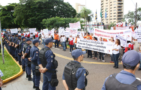 Sisem comanda grande passeata dos agentes #comunitários de saúde contra a prefeitura