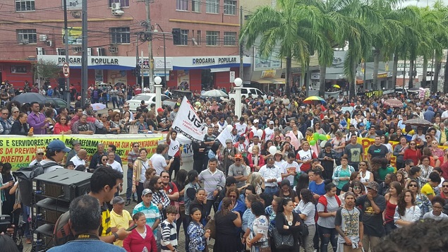 Trabalhadores vão às ruas no Acre contra as reformas