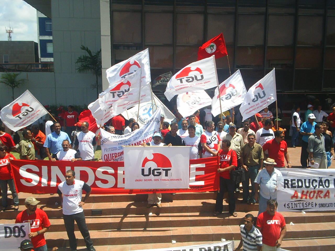 UGT - PE, participa de manifestação contra as demissões e a crise global.