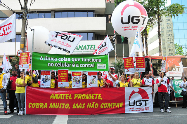 UGT e Proteste realizam manifestação contra os péssimos serviços prestados pelas operadoras de telefonia no Brasil